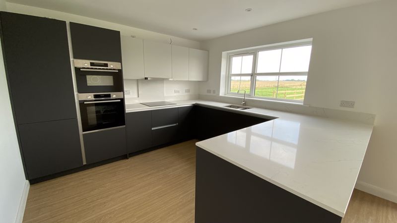 Contemporary Fitted Kitchen, Top Appliances